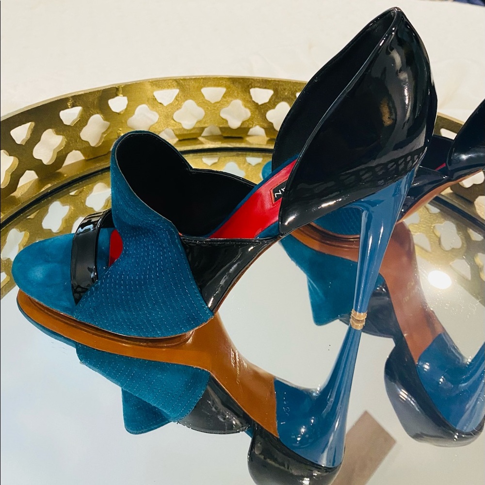 Rare unique and fashion Charles Jourdan size 10.